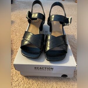 Women’s Kenneth Cole Size 9, Black Mix Cross Sandals, Never Worn!